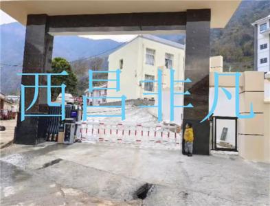 涼山彝族自治州西昌市官地鎮(zhèn)政府電動(dòng)伸縮門 車牌識(shí)別 人臉識(shí)別 智能小門